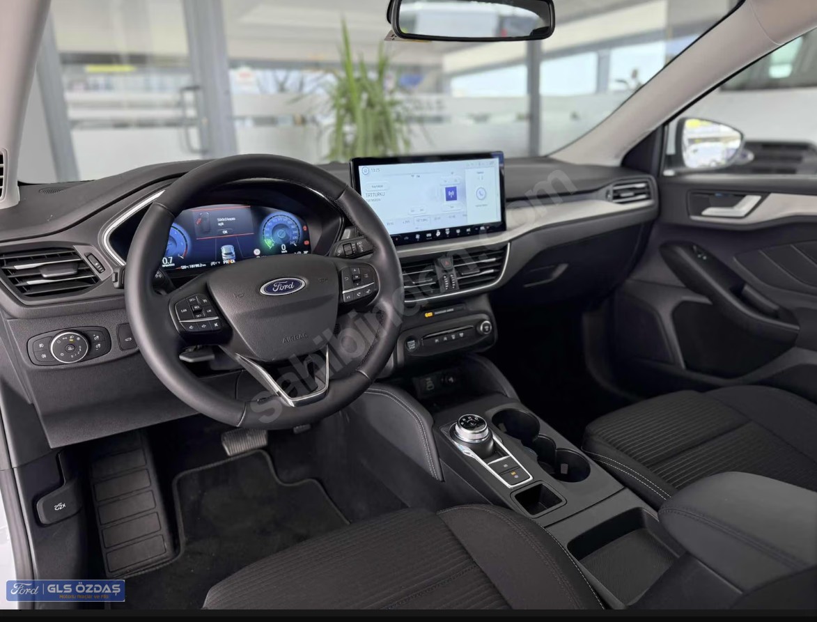 FORD FOCUS TİTANİUM X %20 FATURALI 2025 MODEL